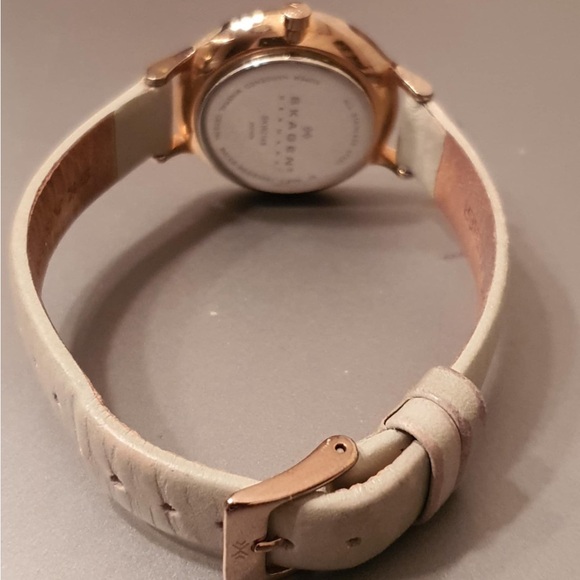 Skagen Denmark SK2148 Rose Gold Rhinestone Leather Women's Watch - Picture 3 of 4